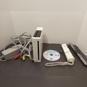 Nintendo Wii Console Bundle - White